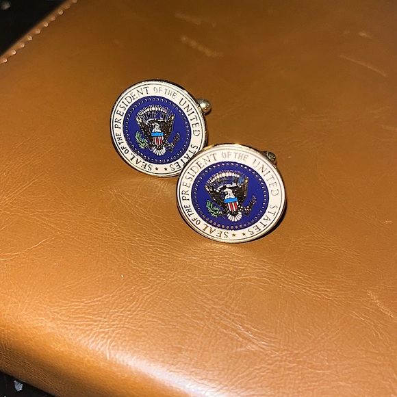 Vintage-Seal of the President of the United States cuff links. **New** - Picture 2 of 2